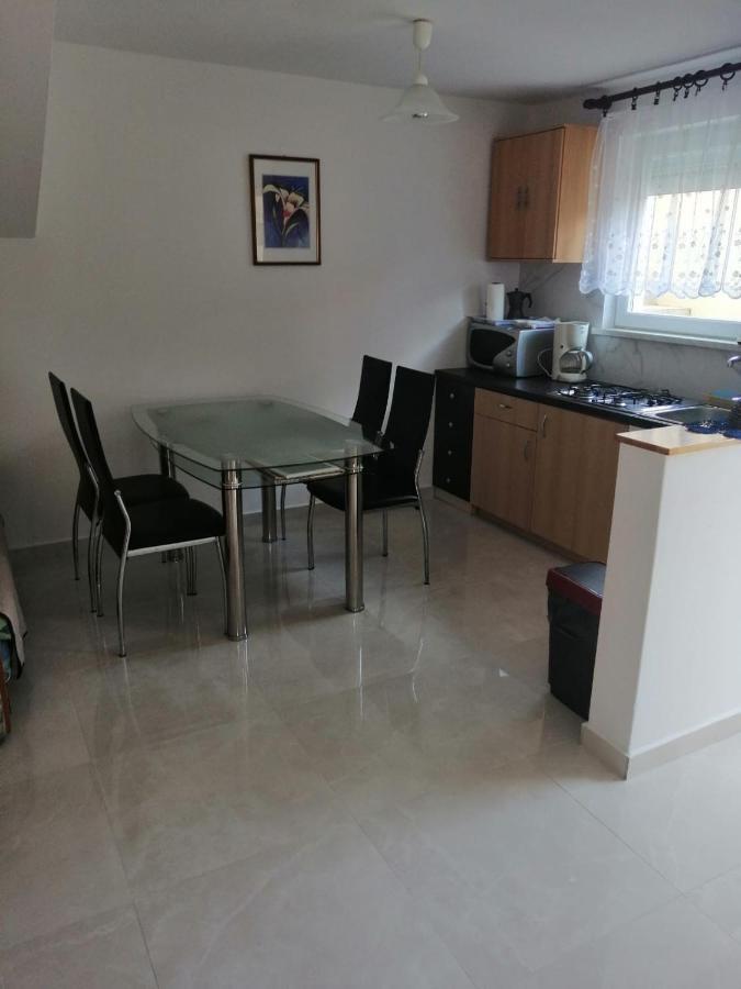 Apartmani Trupeljak Mandre Eksteriør billede